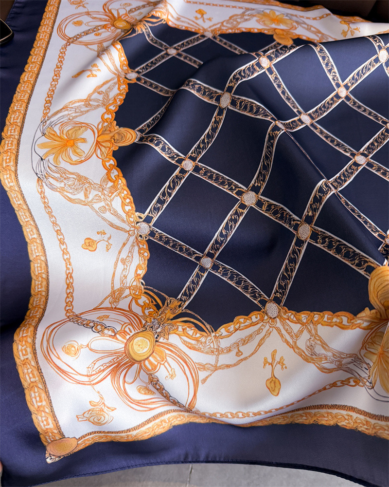 Blauwe klassieke kettingprint  - Scarf Silk Square recensie en prijs