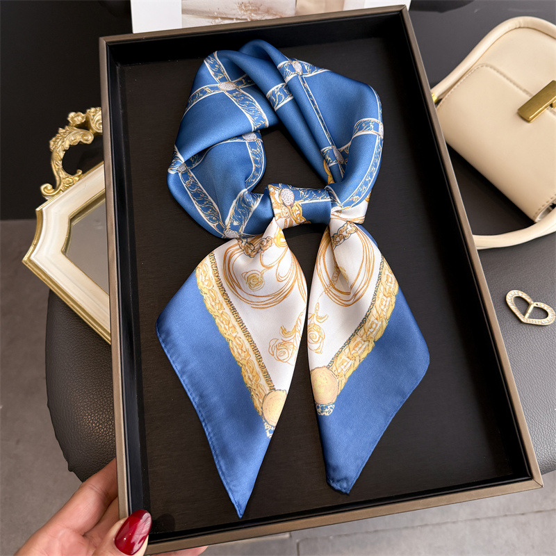 Blauwe klassieke kettingprint  - Scarf Silk Square recensie en prijs